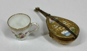 OBJECTS OF VERTU, continental porcelain miniature box, 19th century, modelled as a mandolin, hand