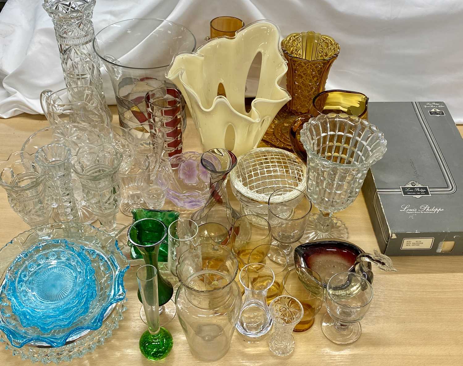 LARGE MIXED QUANTITY OF GLASSWARE, some coloured, including vases, jugs, bowls, dishes, ornaments - Image 3 of 4