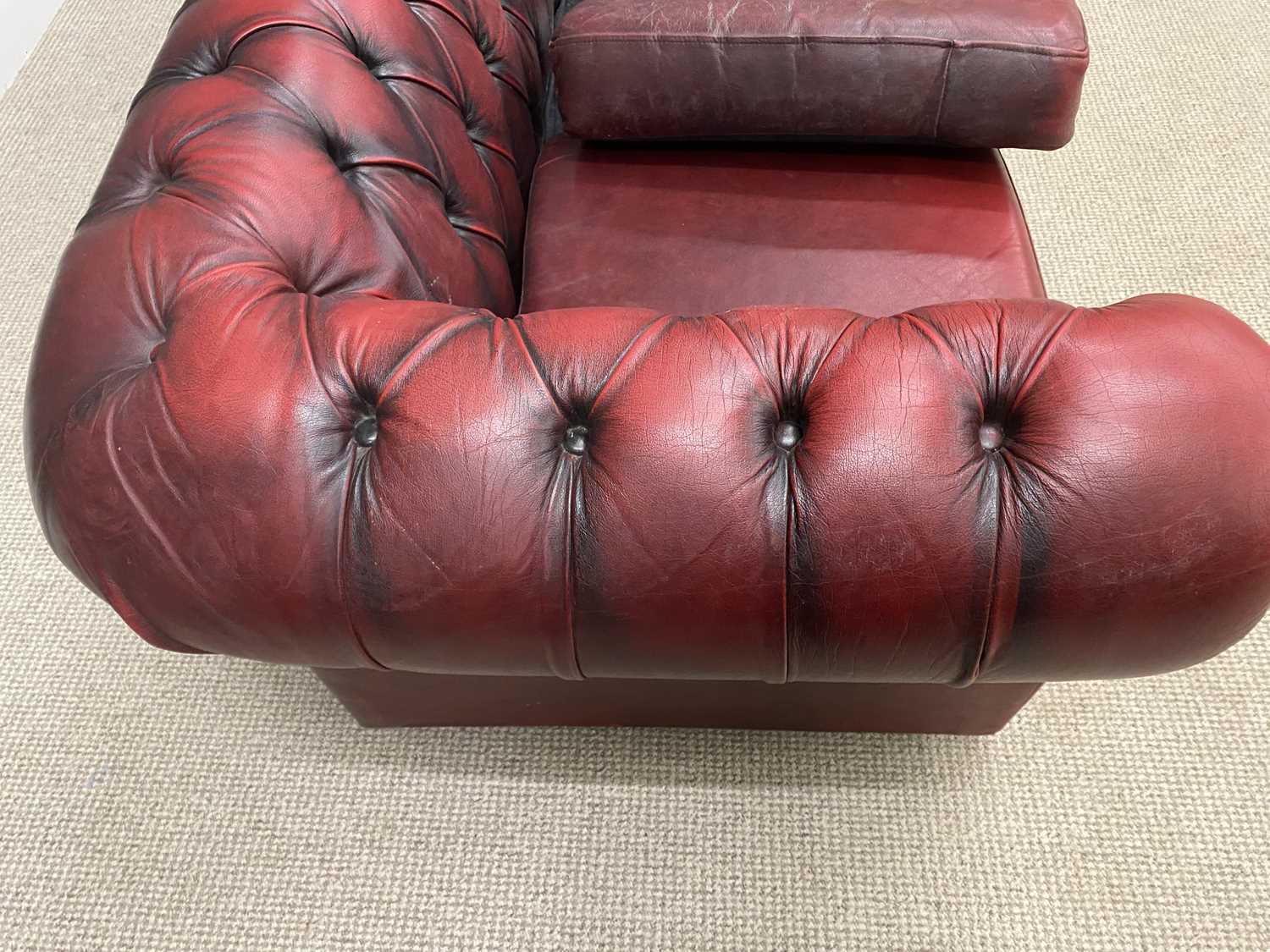 RED LEATHER THREE SEATER CHESTERFIELD SOFA 68 (h) x 208 (w) x 57cms (d) Provenance: private - Image 5 of 6