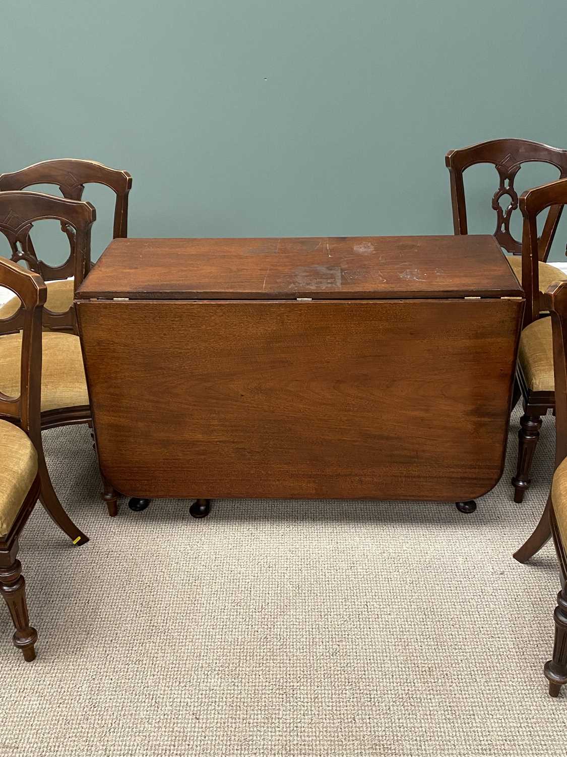 VICTORIAN MAHOGANY GATELEG TABLE & SIX PIERCED-SPLAT BACK CHAIRS, the table 75 (h) x 163 (w - - Image 5 of 5