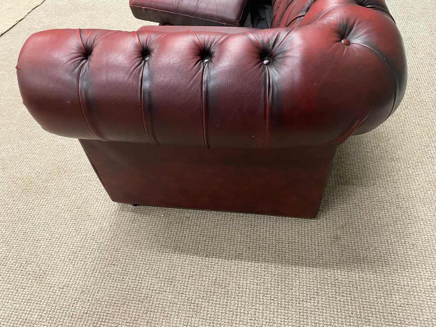 RED LEATHER THREE SEATER CHESTERFIELD SOFA 68 (h) x 208 (w) x 57cms (d) Provenance: private - Image 3 of 6