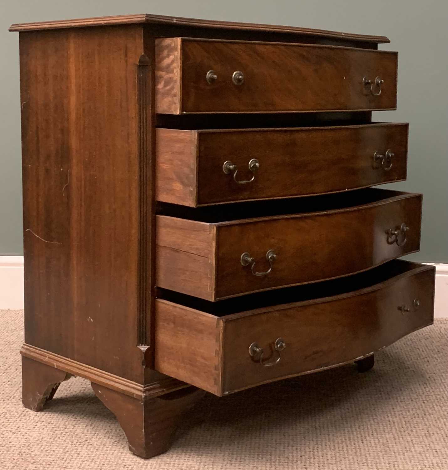 REPRODUCTION MAHOGANY FOUR DRAWER CHEST, with serpentine front, 83 (h) x 79 (w) x 46cms (d) - Image 2 of 5