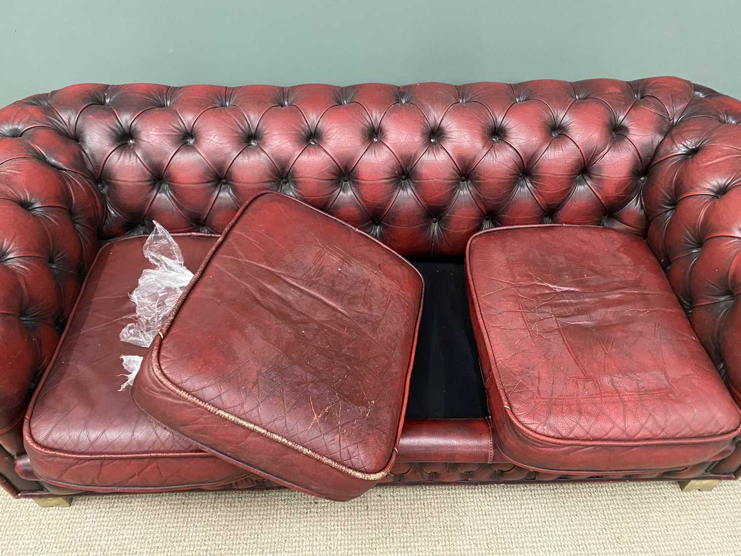 RED LEATHER THREE SEATER CHESTERFIELD TYPE SOFA 68 (h) x 188 (w) x 58cms (d) Provenance: private - Image 2 of 6
