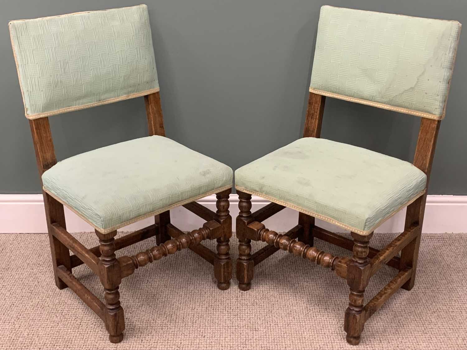 SIX EDWARDIAN OAK DINING CHAIRS (4 + 2), with bobbin stretchers, 92 (h) x 55 (w) x 48cms (d) and - Image 4 of 6