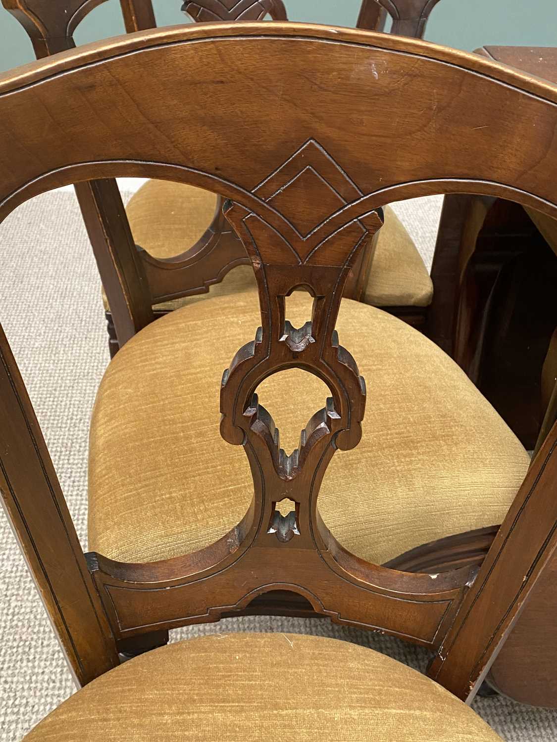 VICTORIAN MAHOGANY GATELEG TABLE & SIX PIERCED-SPLAT BACK CHAIRS, the table 75 (h) x 163 (w - - Image 2 of 5