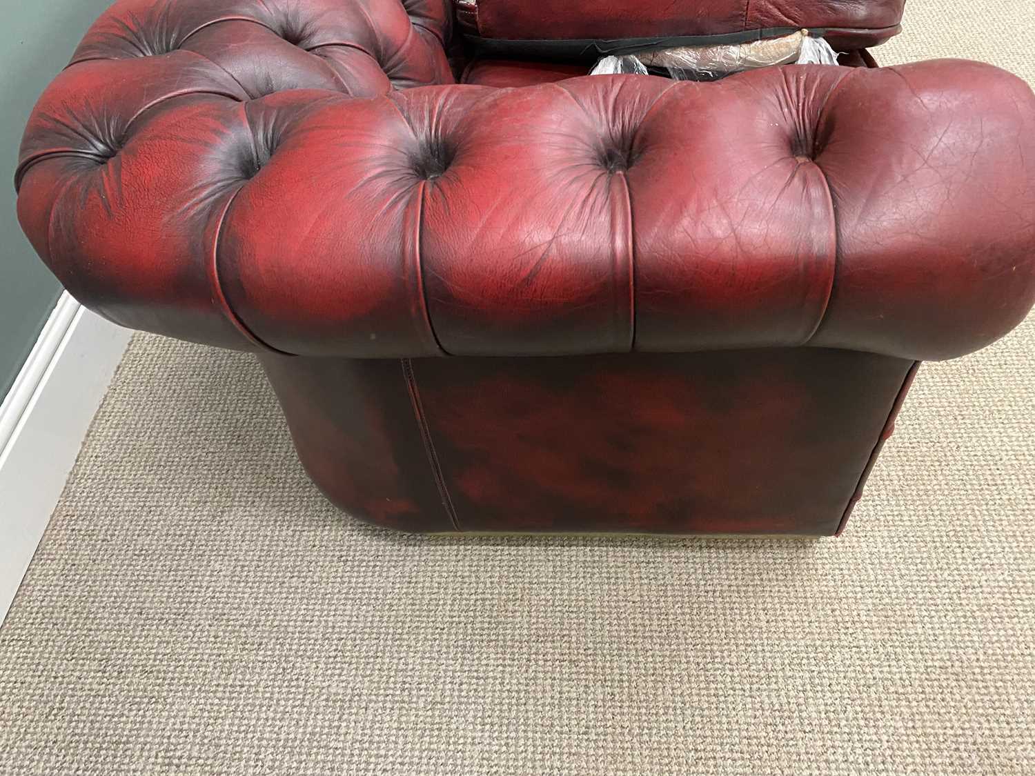 RED LEATHER THREE SEATER CHESTERFIELD TYPE SOFA 68 (h) x 188 (w) x 58cms (d) Provenance: private - Image 3 of 6