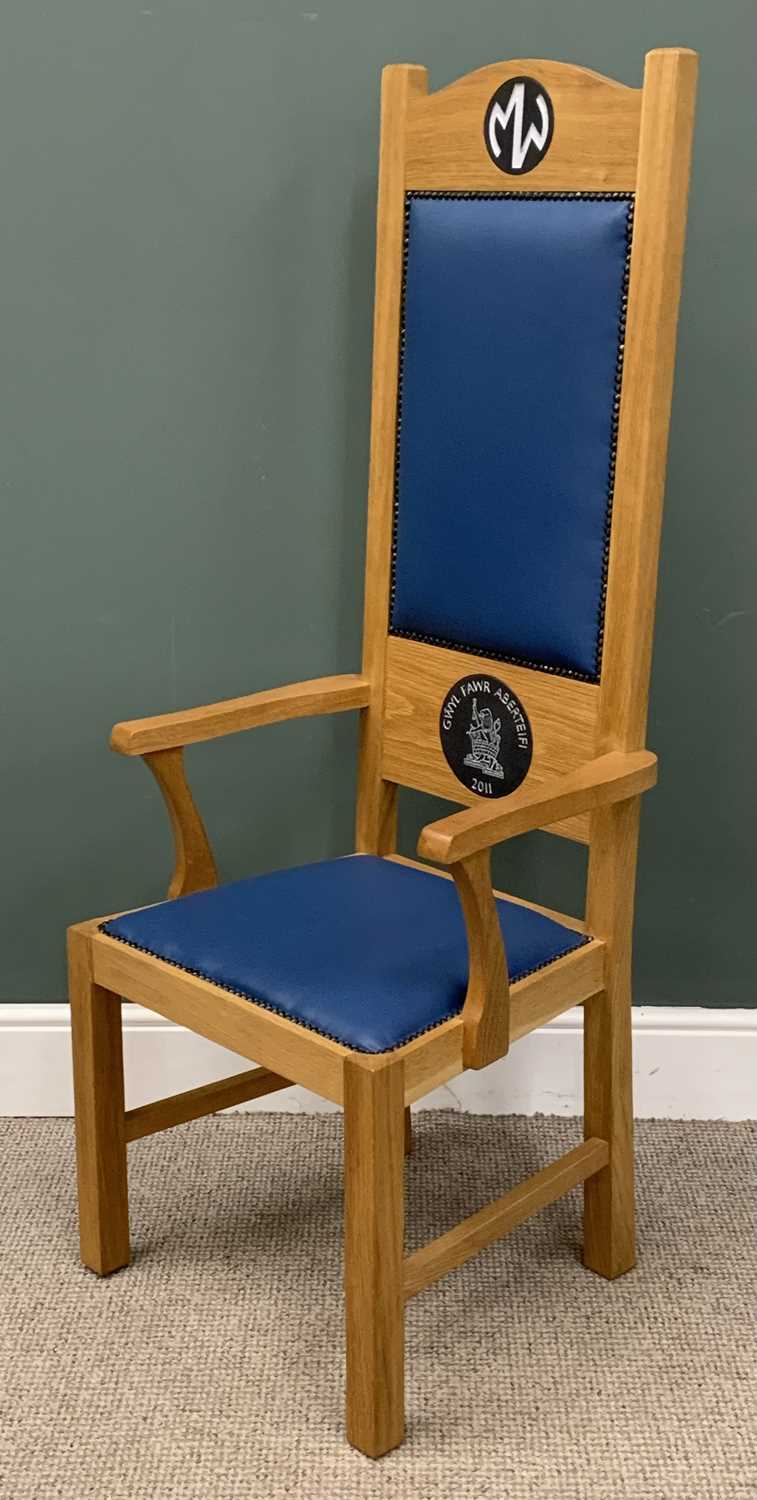 MODERN EISTEDDFOD CHAIR with two inset medallions for 'Gwyl Fawr Aberteifi 2011' and 'MW', in oak - Image 3 of 5