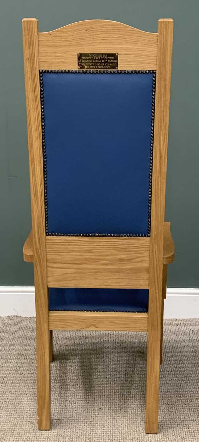 MODERN EISTEDDFOD CHAIR with two inset medallions for 'Gwyl Fawr Aberteifi 2011' and 'MW', in oak - Image 4 of 5