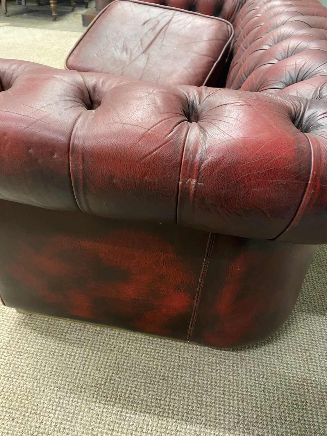 RED LEATHER THREE SEATER CHESTERFIELD TYPE SOFA 68 (h) x 188 (w) x 58cms (d) Provenance: private - Image 5 of 6