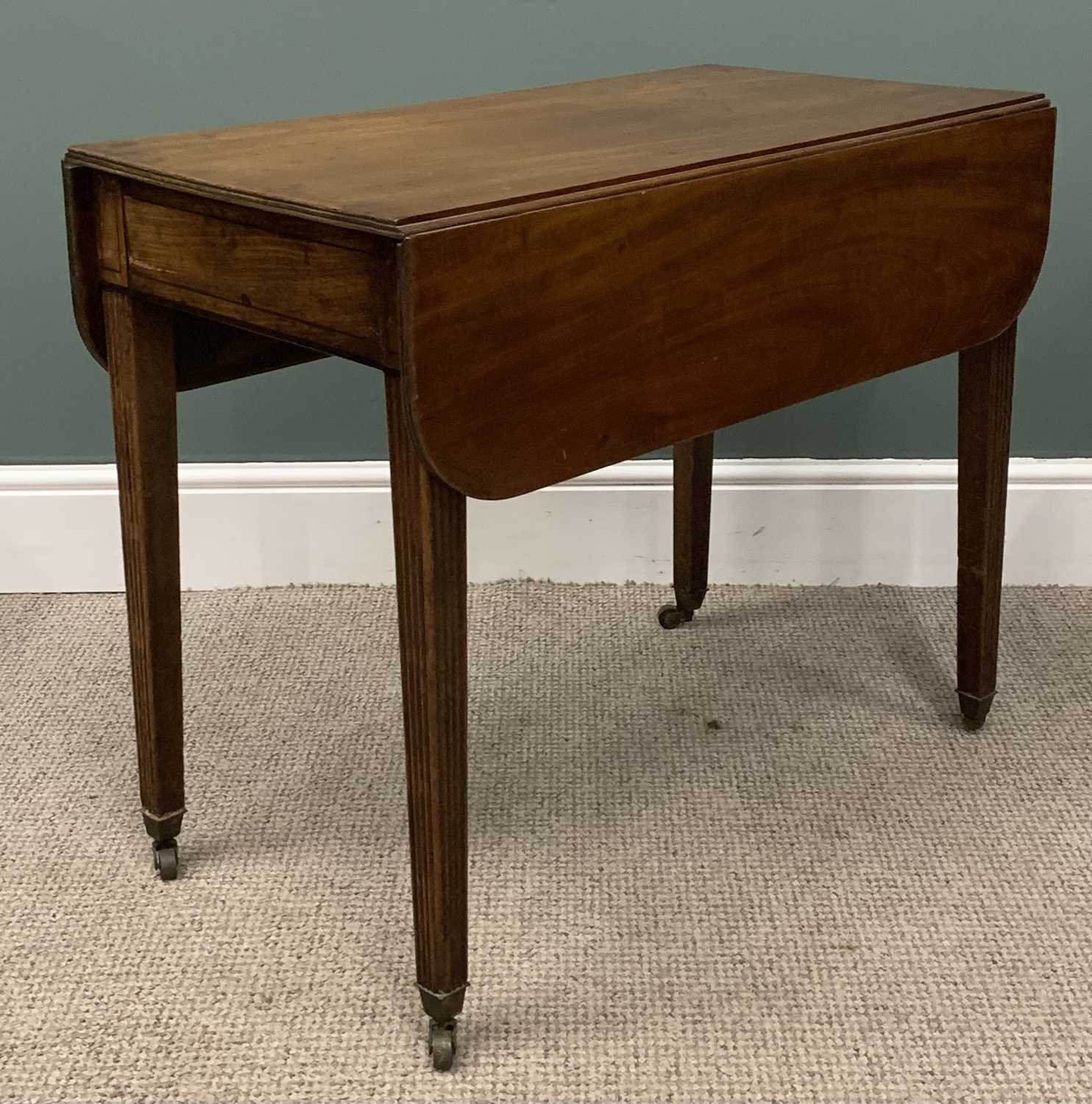 THREE ITEMS OF VINTAGE / ANTIQUE FURNITURE comprising mahogany Pembroke table, 69 (h) x 46 (w - - Image 3 of 6