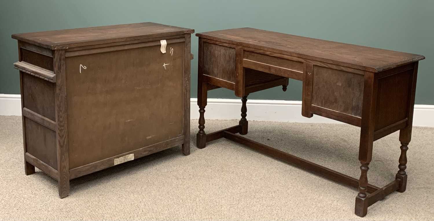 TWO ITEMS OF REPRODUCTION FURNITURE comprising oak dressing table/knee-hole desk, 77 (h) x 127 (w) x - Image 3 of 4