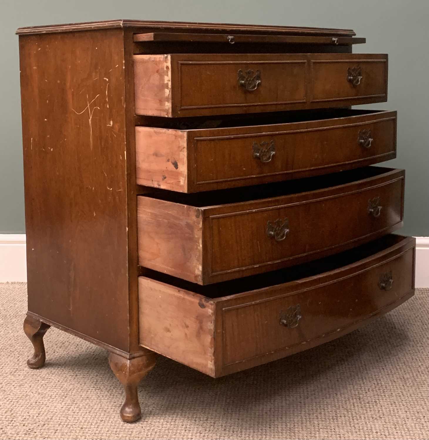 REPRODUCTION MAHOGANY BOW FRONT FOUR DRAWER CHEST, with brush slider, 83 (h) x 77 (w) x 45cms (d) - Image 2 of 5