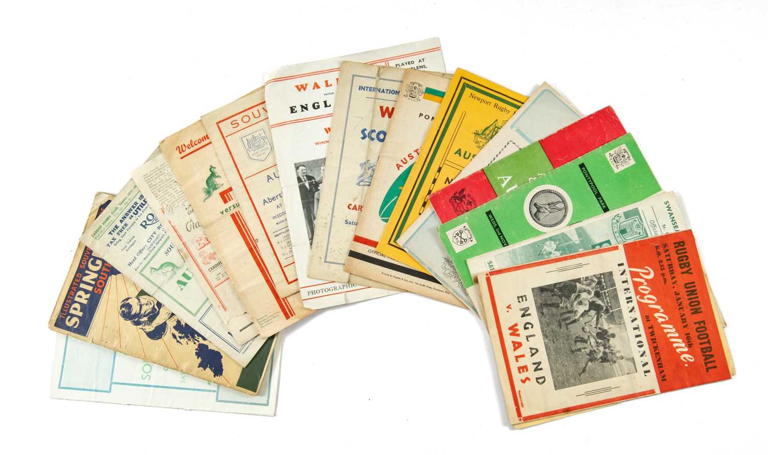 ASSORTED VINTAGE RUGBY UNION PROGRAMMES, comprising 1946 19th January England vs Wales at Cardiff