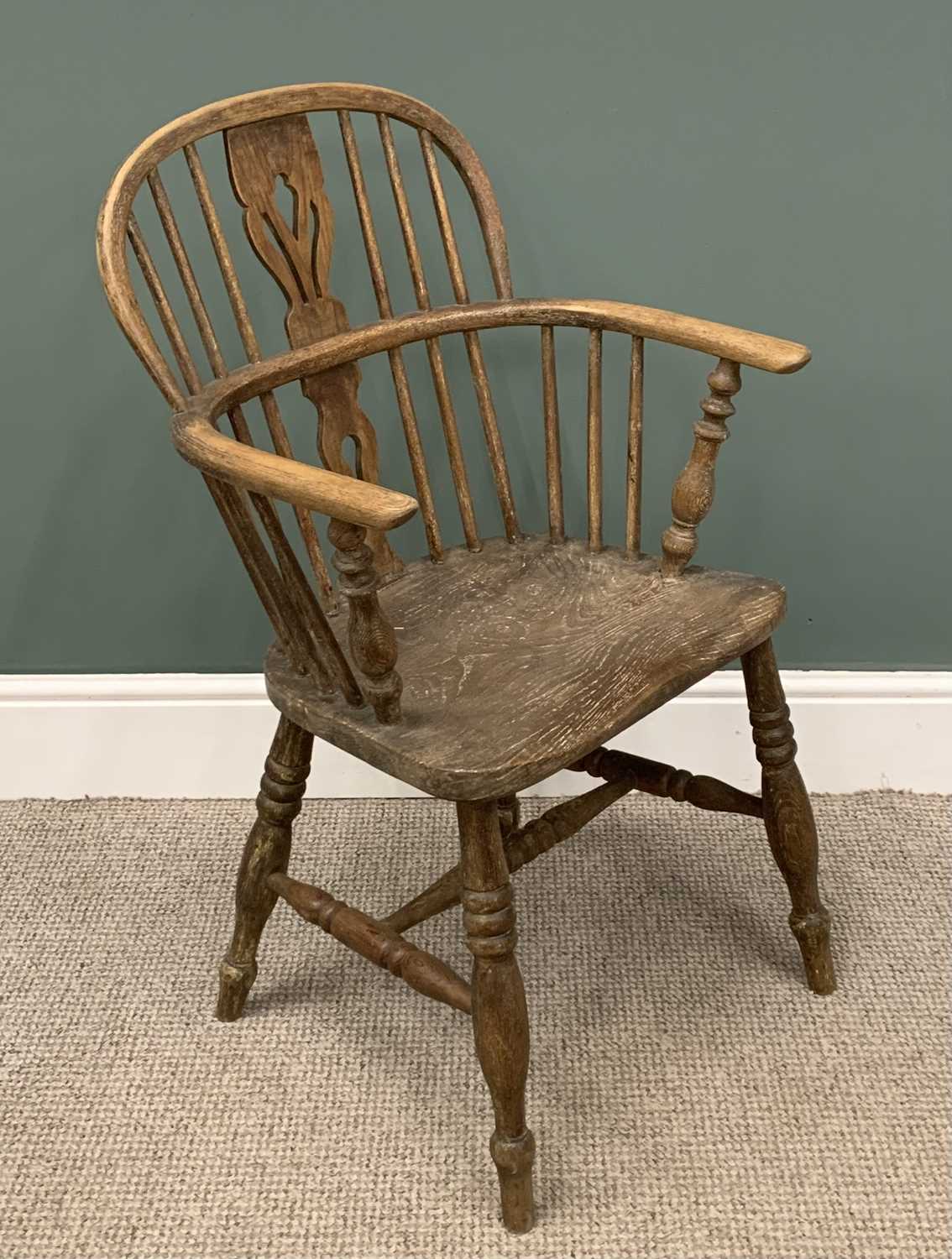 WINDSOR CHAIRS (6), a set of four, an oak comb-back and a hoop back with crinoline stretcher - Image 5 of 6