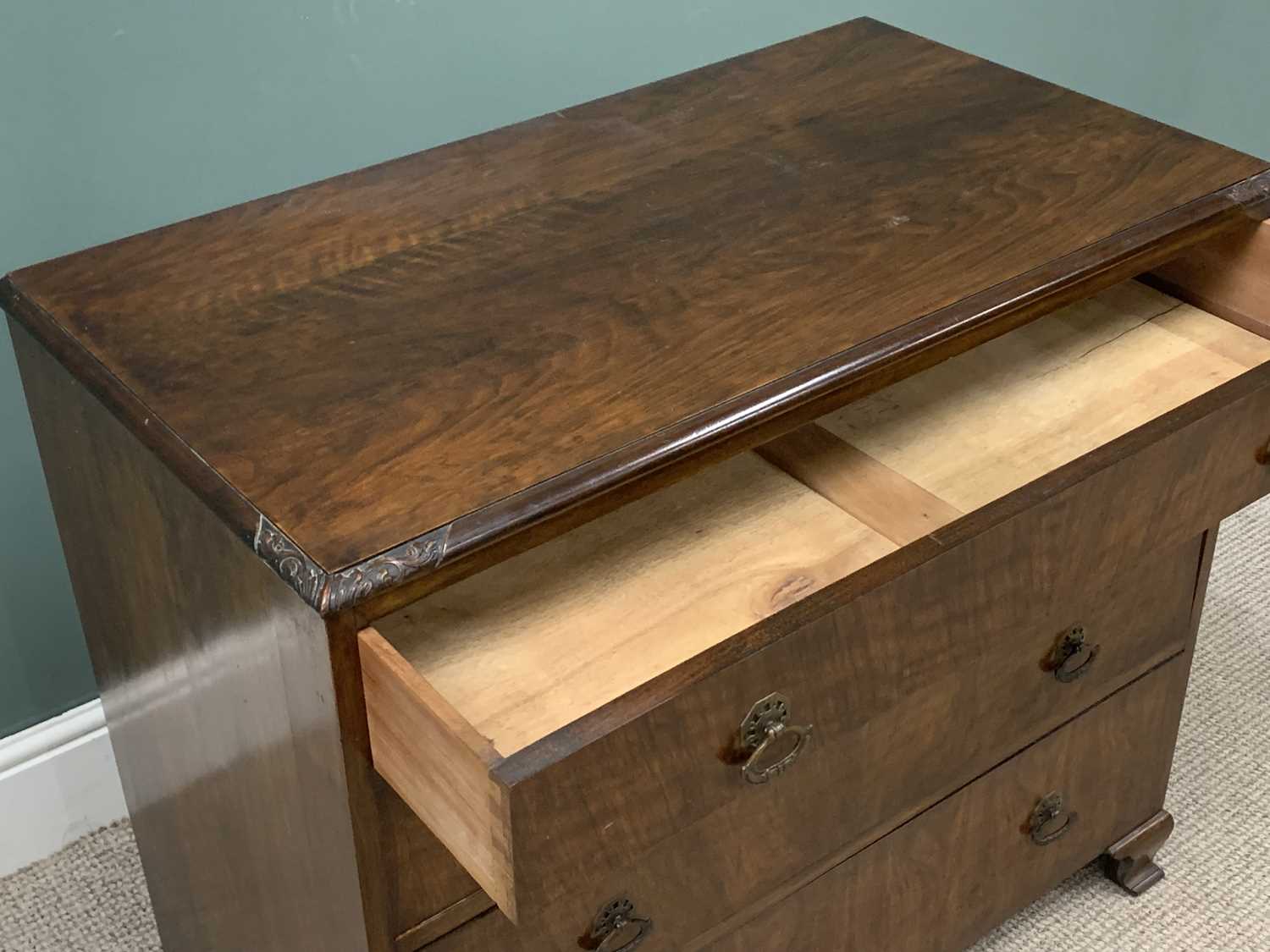 EDWARDIAN OAK CHEST OF FOUR DRAWERS on bracket feet, 83 (h) x 92 (w) x 50 (d) cms Provenance: - Image 5 of 5