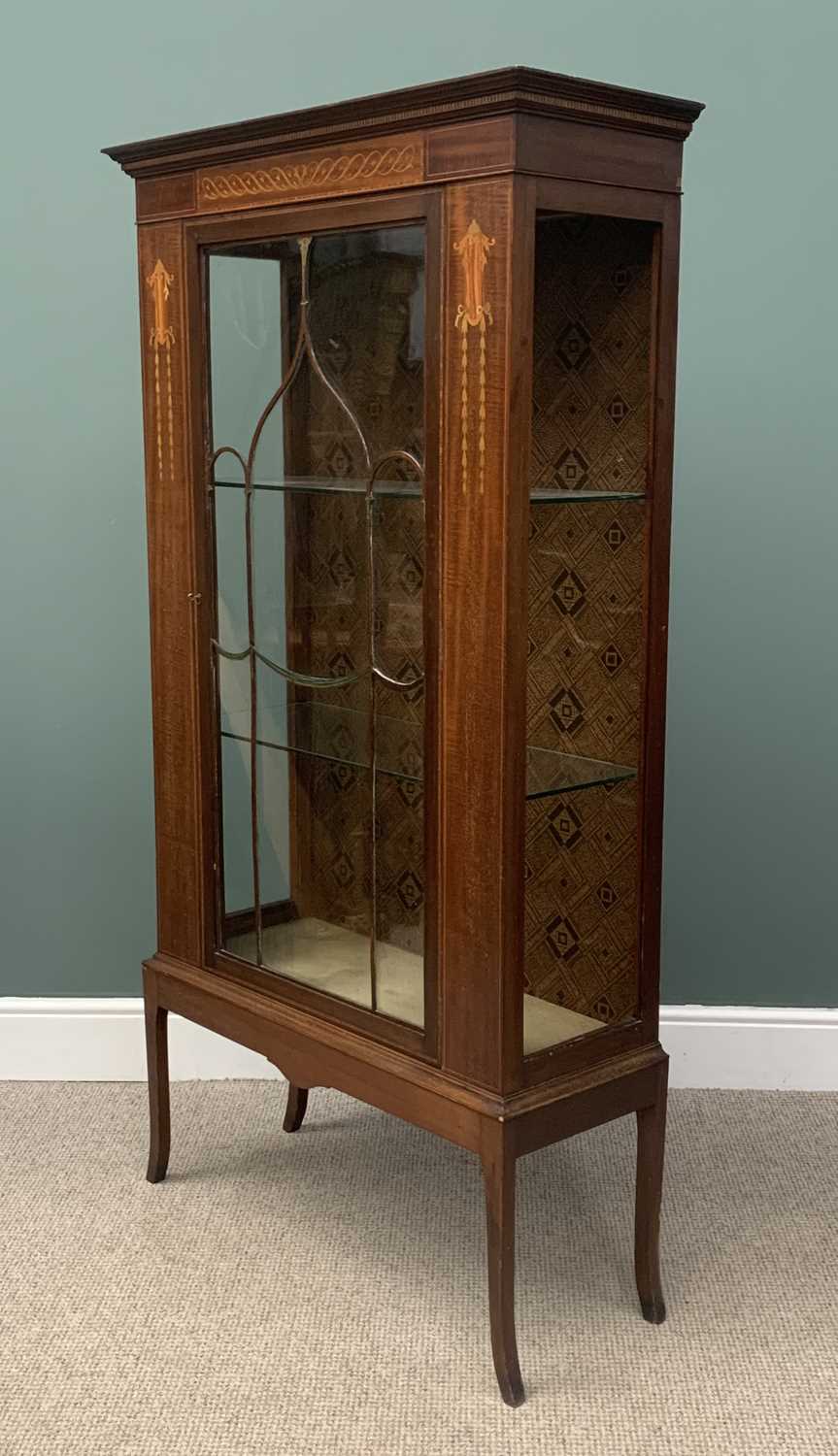 EDWARDIAN DISPLAY CABINET with single opening door, garland and other inlay, on tapered shaped - Image 4 of 7
