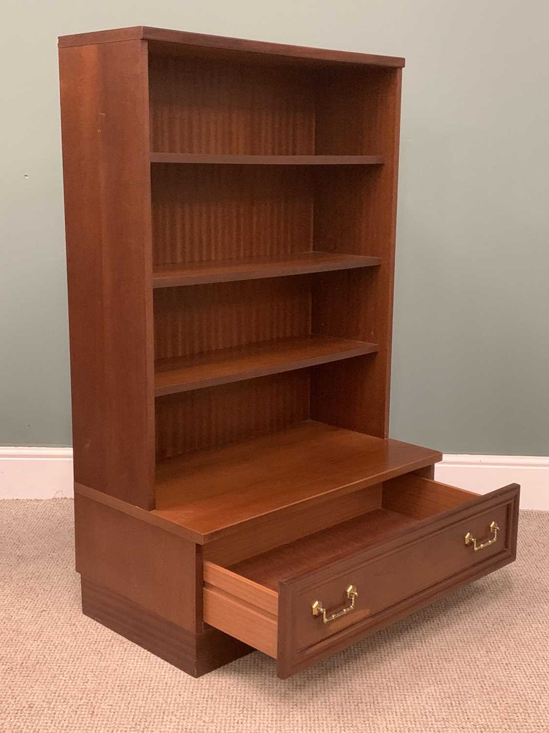 G-PLAN REPRODUCTION MAHOGANY BOOKCASE with base drawer, 130 (h) x 82 (w) x 46 (d) cms, TABLETOP - Image 5 of 6