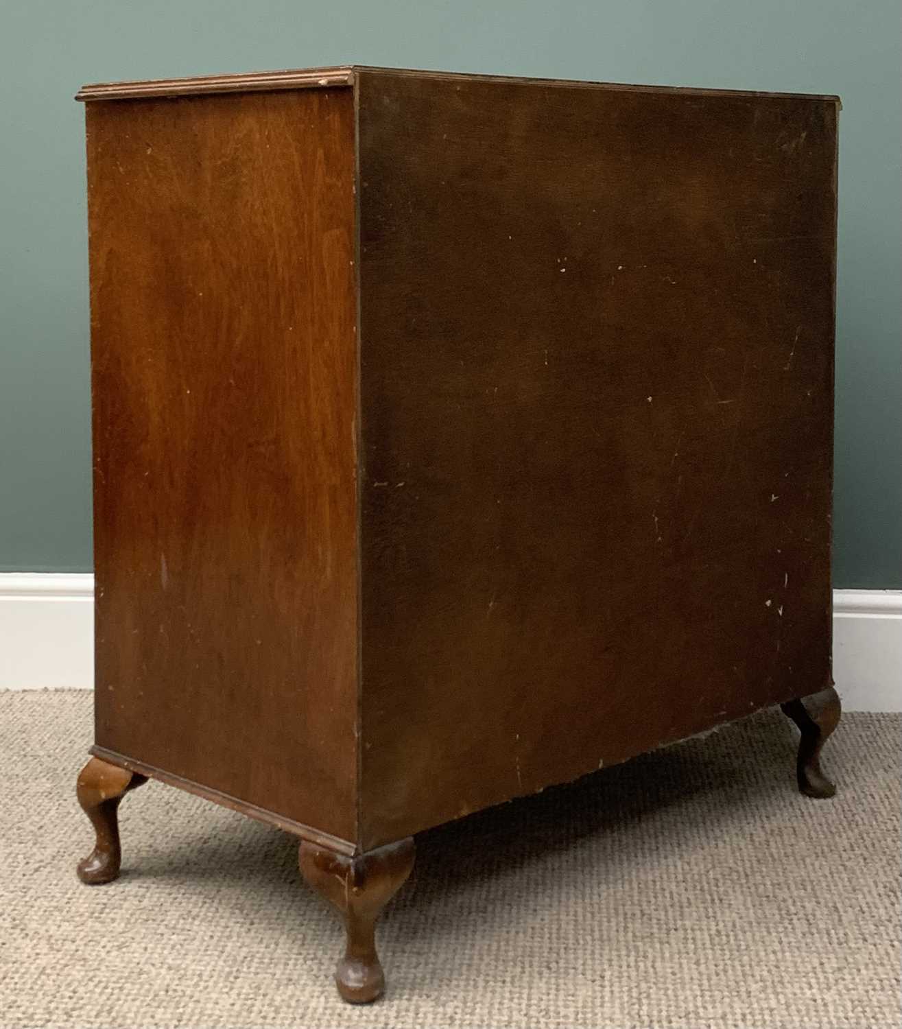 REPRODUCTION MAHOGANY BOW FRONT FOUR DRAWER CHEST, with brush slider, 83 (h) x 77 (w) x 45 (d) cms - Image 5 of 5