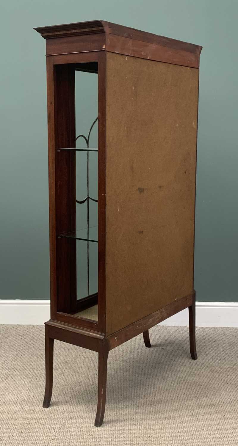 EDWARDIAN DISPLAY CABINET with single opening door, garland and other inlay, on tapered shaped - Image 5 of 7