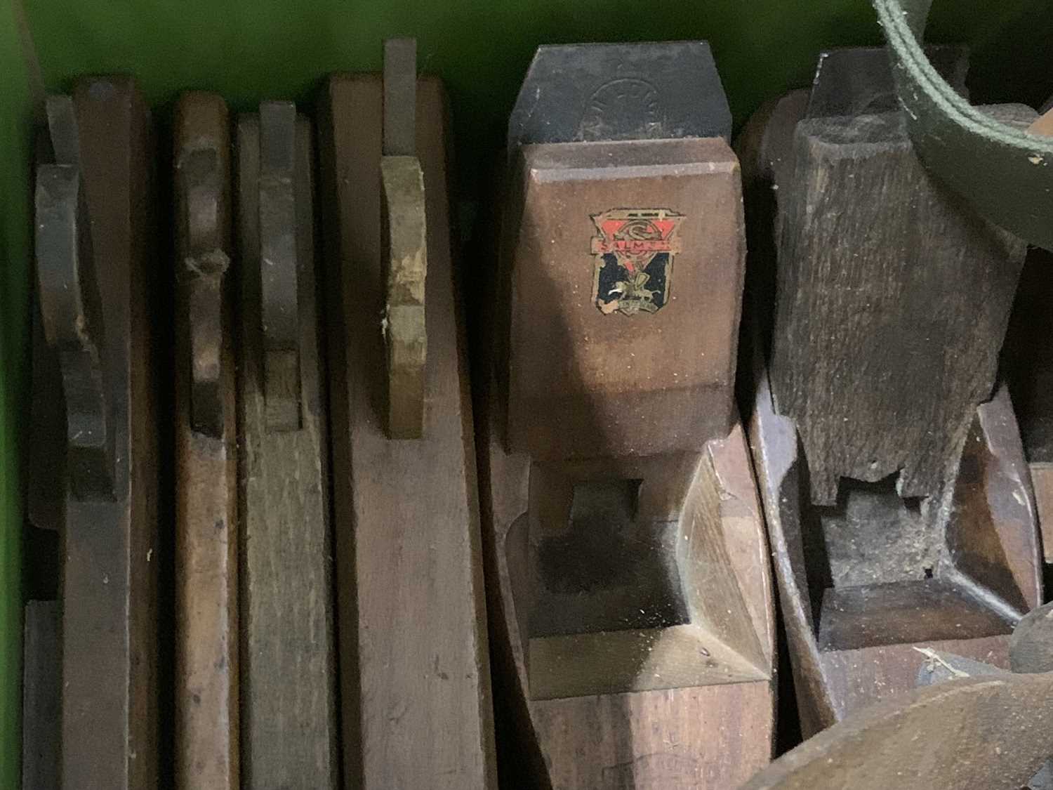 WORKSHOP & GARAGE TOOLS to include a good old timber toolbox, long handled garden tools, vintage - Image 8 of 14