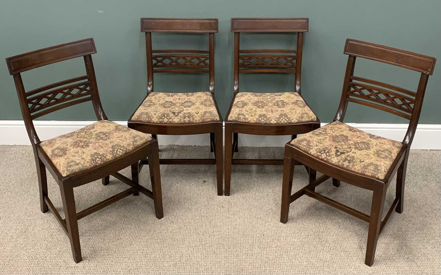 EDWARDIAN MAHOGANY OVAL TEA TABLE on turned supports, 73 (h) x 108 (w) x 78 (d) cms and FOUR SABRE - Image 3 of 3