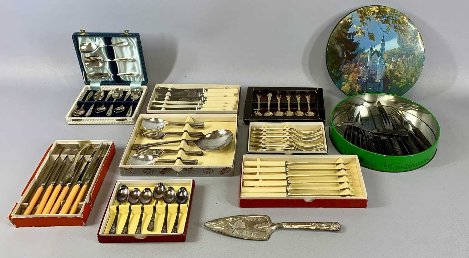 LARGE COLLECTION OF CUTLERY, mostly boxed, including cake forks, table knives, fruit sets, teaspoons - Image 3 of 5