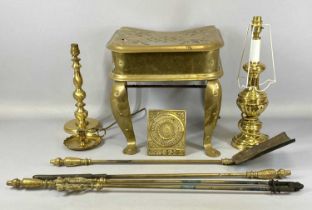 MIXED GROUP OF BRASSWARE, 19th century and later, including a footman with pierced seat cabriole
