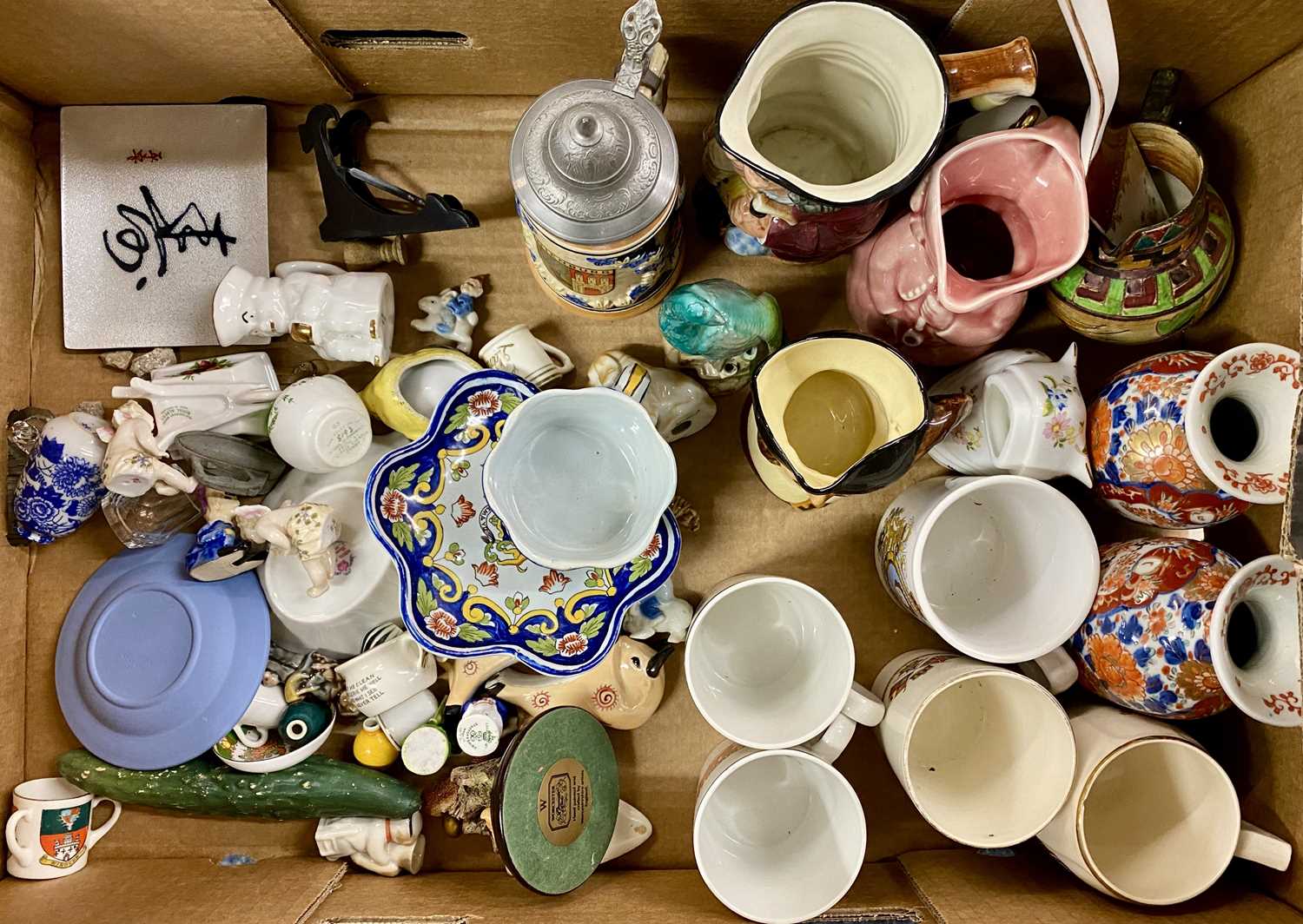 MIXED GROUP OF CERAMICS, 19th century and later, including various part tea and dinner services, two - Image 6 of 8