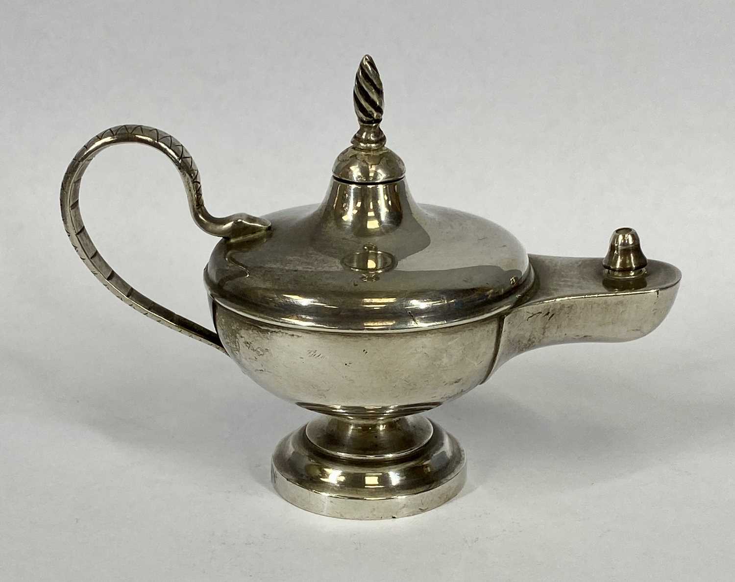 FIVE SMALL SILVER ITEMS comprising Victorian "Aladdin's Lamp" with flame finial, London 1896, - Image 5 of 12