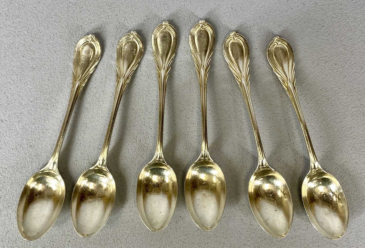 GEORGE V SILVER PART CANTEEN OF CUTLERY, including six soup spoons, pair sauce ladles and six tea - Image 6 of 7