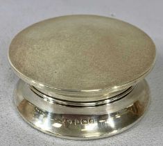 GEORGE V CIRCULAR SILVER ROUGE BOX, of plain design with domed cover, containing a box of Poudre