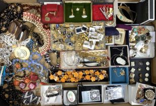 MIXED GROUP OF COSTUME & SILVER JEWELLERY including a large quantity of cufflinks Provenance: