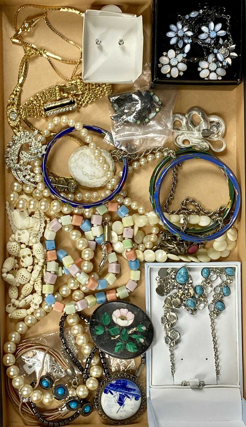 GROUP OF COSTUME & OTHER JEWELLERY including Cloisonne bangles, gold tone necklace and bracelets,