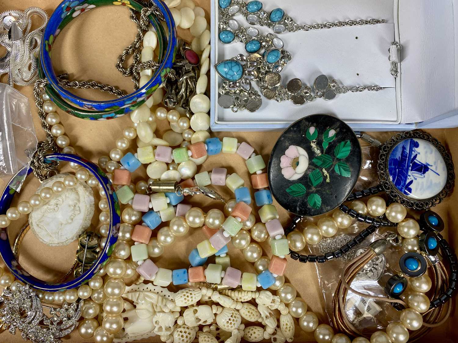 GROUP OF COSTUME & OTHER JEWELLERY including Cloisonne bangles, gold tone necklace and bracelets, - Image 3 of 3