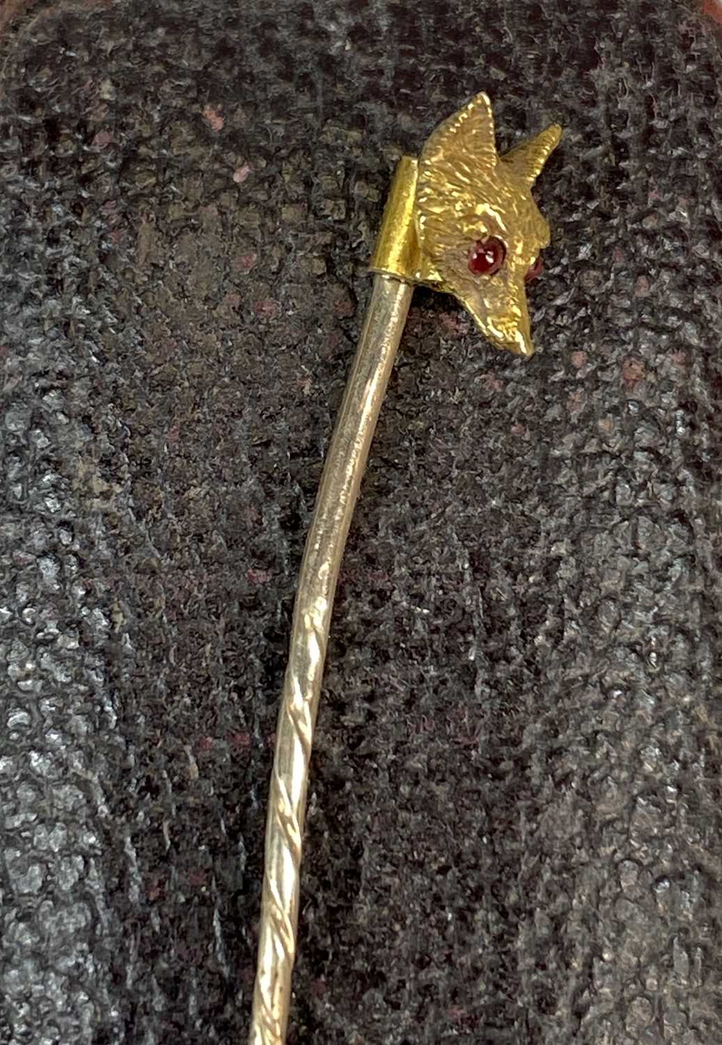 INTERESTING GROUP OF JEWELLERY & COLLECTABLES, including a 15ct gold fox mask stick pin with ruby - Image 6 of 6