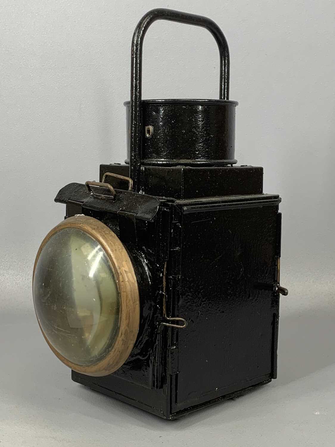 VINTAGE STEEL RAILWAY SIGNAL LAMP with bullseye lens, with burner37cms (h) Provenance: private