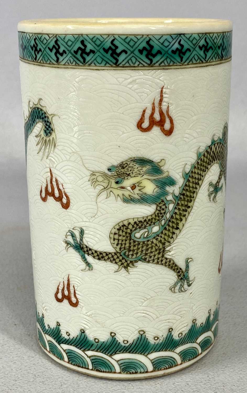 CHINESE FAMILE VERTE 'DRAGON' BRUSH POT, cylindrical body enamelled with a dragon chasing a - Image 2 of 3