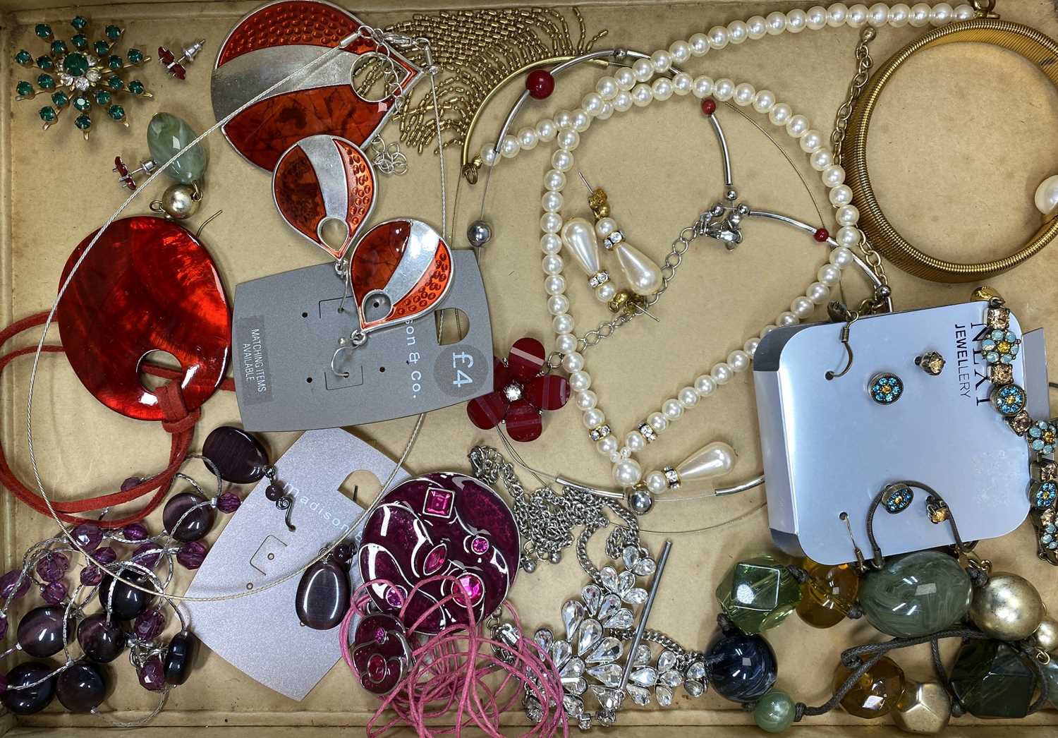 LARGE QUANTITY OF COSTUME JEWELLERY including gent's Seiko, 5 gold plated wristwatch, ETC - Image 9 of 9