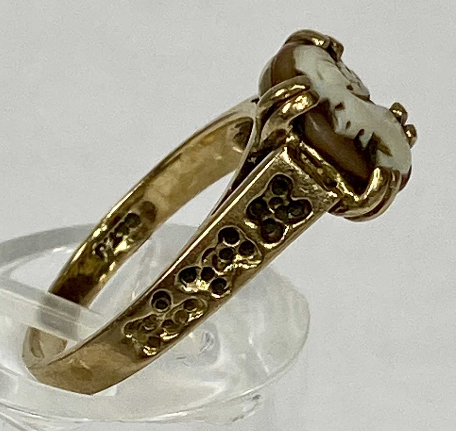 TWO 9CT GOLD RINGS, the first with carved cameo portrait, pierced shoulders, size K and a broad - Image 3 of 7