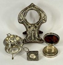 MIXED SMALL SILVER ITEMS, George V silver tea strainer and stand, Birmingham 1915, Art Nouveau