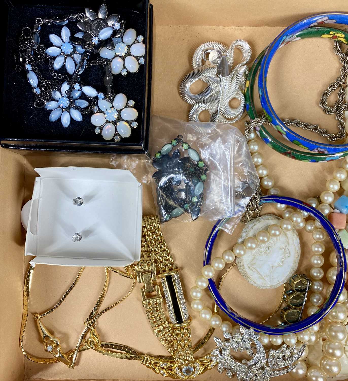 GROUP OF COSTUME & OTHER JEWELLERY including Cloisonne bangles, gold tone necklace and bracelets, - Image 2 of 3