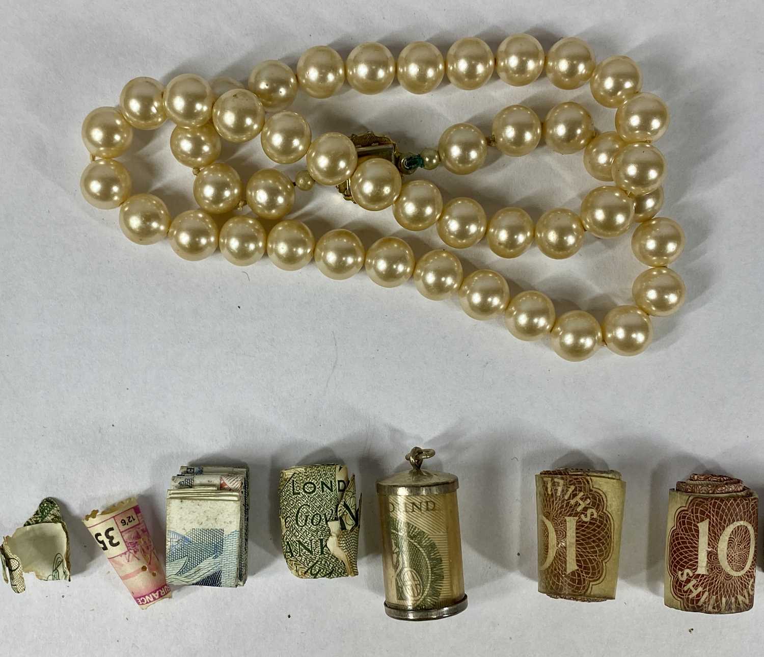 MIXED JEWELLERY COLLECTION including rolled gold items, silver chains, coral and shell necklaces ( - Image 6 of 7