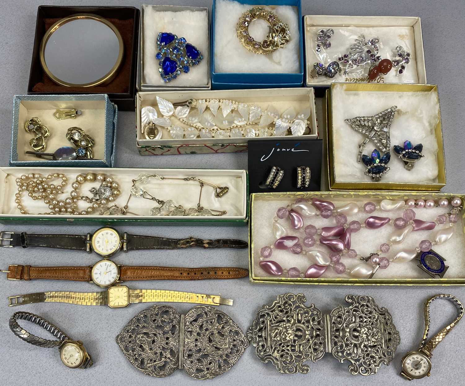 MIXED GROUP OF COSTUME JEWELLERY & WRISTWATCHES including lady's 9ct gold cased wristwatch, mother