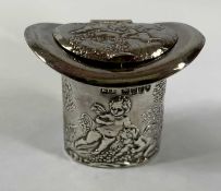 EDWARDIAN/VICTORIAN CONTINENTAL NOVELTY SILVER VESTA CASE, in the form of a top hat, hinged cover,