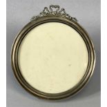 GEORGE V CIRCULAR SILVER PHOTOGRAPH FRAME, capped with a ribbon surmount, with plush easel back,