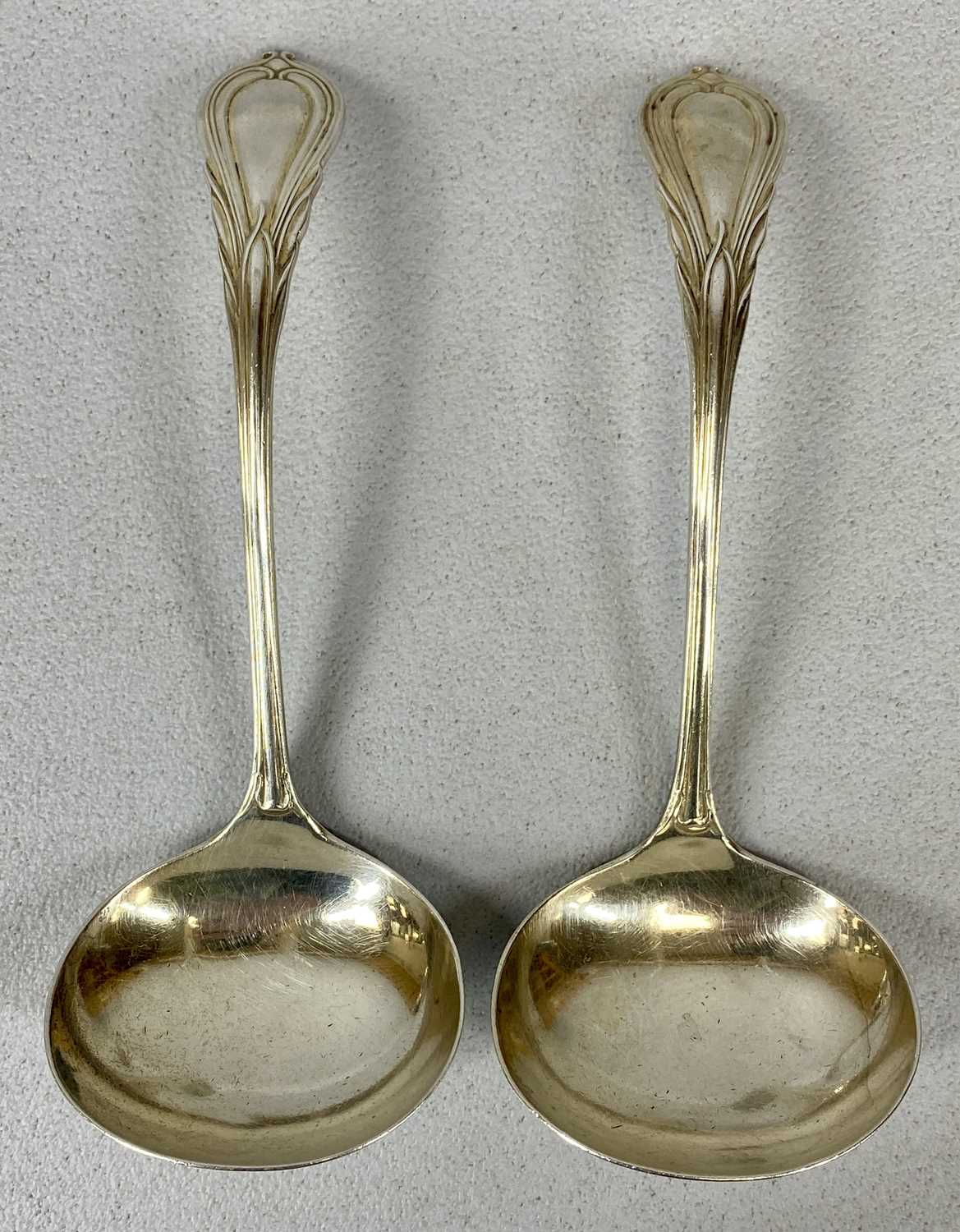 GEORGE V SILVER PART CANTEEN OF CUTLERY, including six soup spoons, pair sauce ladles and six tea - Image 4 of 7