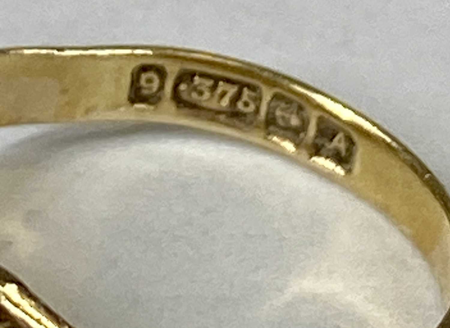 THREE 9CT GOLD SIGNET RINGS, sizes O, N and H, 5gms (gross) Provenance: private collection Ynys Mon - Image 4 of 10