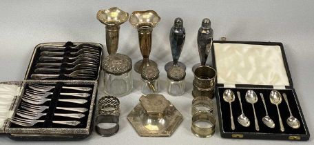 GROUP OF MIXED SMALL SILVER ITEMS including: George V octagonal capstan form inkwell with hinged