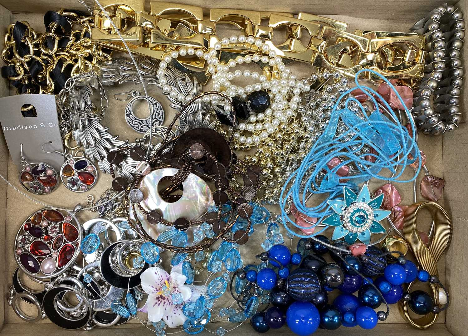 LARGE QUANTITY OF COSTUME JEWELLERY including gent's Seiko, 5 gold plated wristwatch, ETC - Image 7 of 9