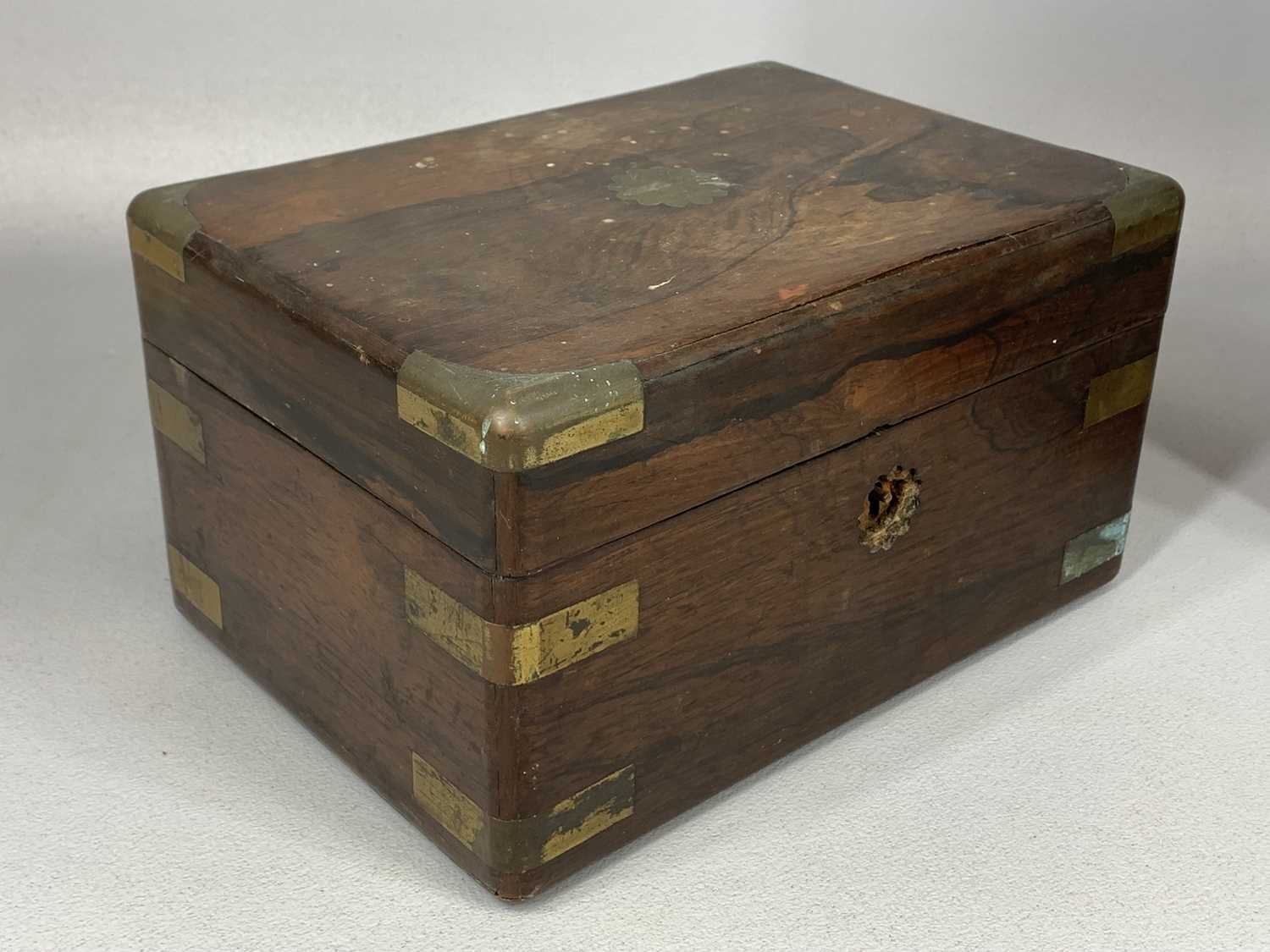VICTORIAN BRASS BOUND ROSEWOOD TRINKET BOX, hinged lid, interior with lift-out tray, 12.5 (h) x - Image 3 of 5
